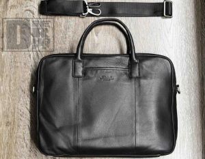 Купить итальянскую чёрную мужскую сумку из натуральной кожи на коротких ручках с доставкой по Москве и всей России в интернет-магазине модных сумок и аксессуаров