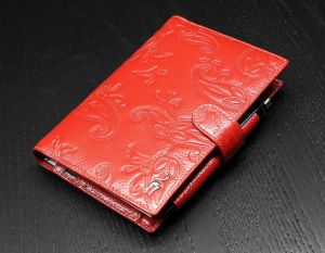 Обложка для ежедневника Sergio Valentini 3242-349 Купить итальянскую красную обложку для ежедневника из натуральной кожи с тиснением с доставкой по Москве и всей России в интернет-магазине сумок и аксессуаров