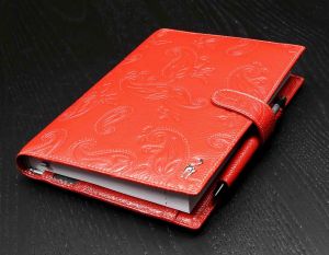 Обложка для ежедневника Sergio Valentini 3242-350 Купить итальянскую красную обложку для ежедневника из натуральной кожи с тиснением с доставкой по Москве и всей России в интернет-магазине сумок и аксессуаров