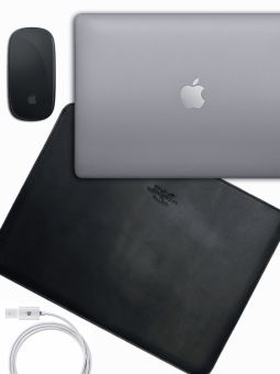 Купить итальянский чёрный чехол для ноутбука MACBOOK PRO 13 из натуральной высококачественной плотной кожи с доставкой по Москве и всей России в интернет-магазине сумок и аксессуаров