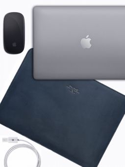 Купить итальянский тёмно-синий чехол для ноутбука MACBOOK PRO 13 из натуральной высококачественной плотной кожи с доставкой по Москве и всей России в интернет-магазине сумок и аксессуаров