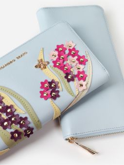 Купить итальянский большой голубой с разноцветным женский кошелёк из натуральной кожи аппликацией на заклепках с доставкой по Москве и всей России в интернет-магазине модных женских сумок и аксессуаров