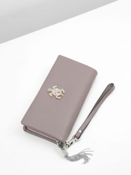 Купить итальянский светло-фиолетовый классический женский большой кошелёк на молнии из натуральной кожи на коротком кожаном ремешке на карабине на руку с доставкой по Москве и всей России в интернет-магазине модных женских сумок и аксессуаров