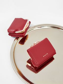 Купить итальянский маленький красный женский кошелёк из натуральной кожи с доставкой по Москве и всей России в интернет-магазине модных женских сумок и аксессуаров