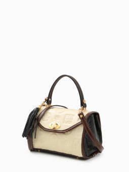 Купить итальянскую бежевую небольшую женскую сумку из натуральной кожи с объемным тиснением на короткой ручке и на длинном ремешке на или через плечо с доставкой по Москве и всей России в интернет-магазине модных женских сумок и аксессуаров