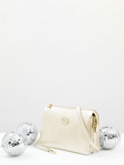 Купить итальянскую золотистую маленькую женскую сумочку кросс-боди из натуральной кожи на длинном кожаном ремешке на карабинах на или через плечо с доставкой по Москве и всей России в интернет-магазине модных женских и мужских сумок и аксессуаров